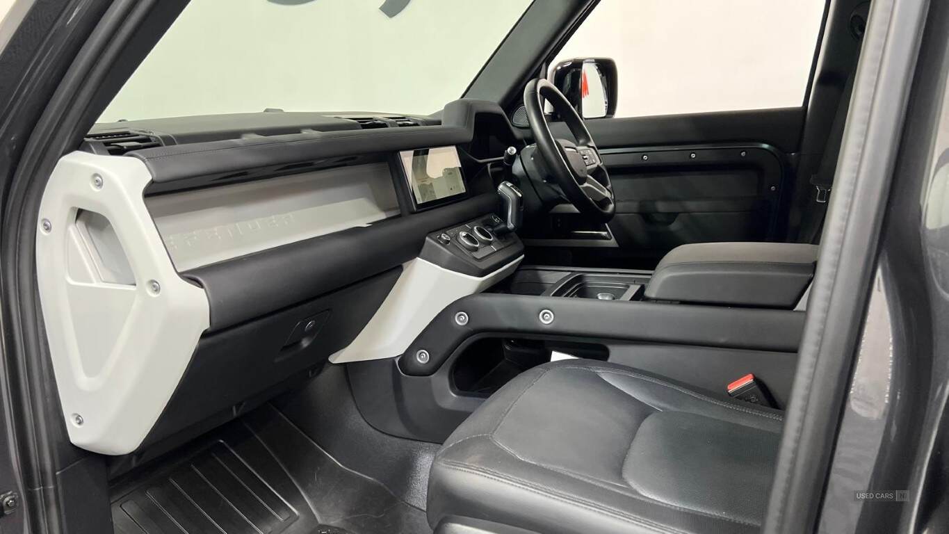 Jul 2024 Land Rover Defender 3.0 D250 X-Dynamic SE 110 5dr Auto