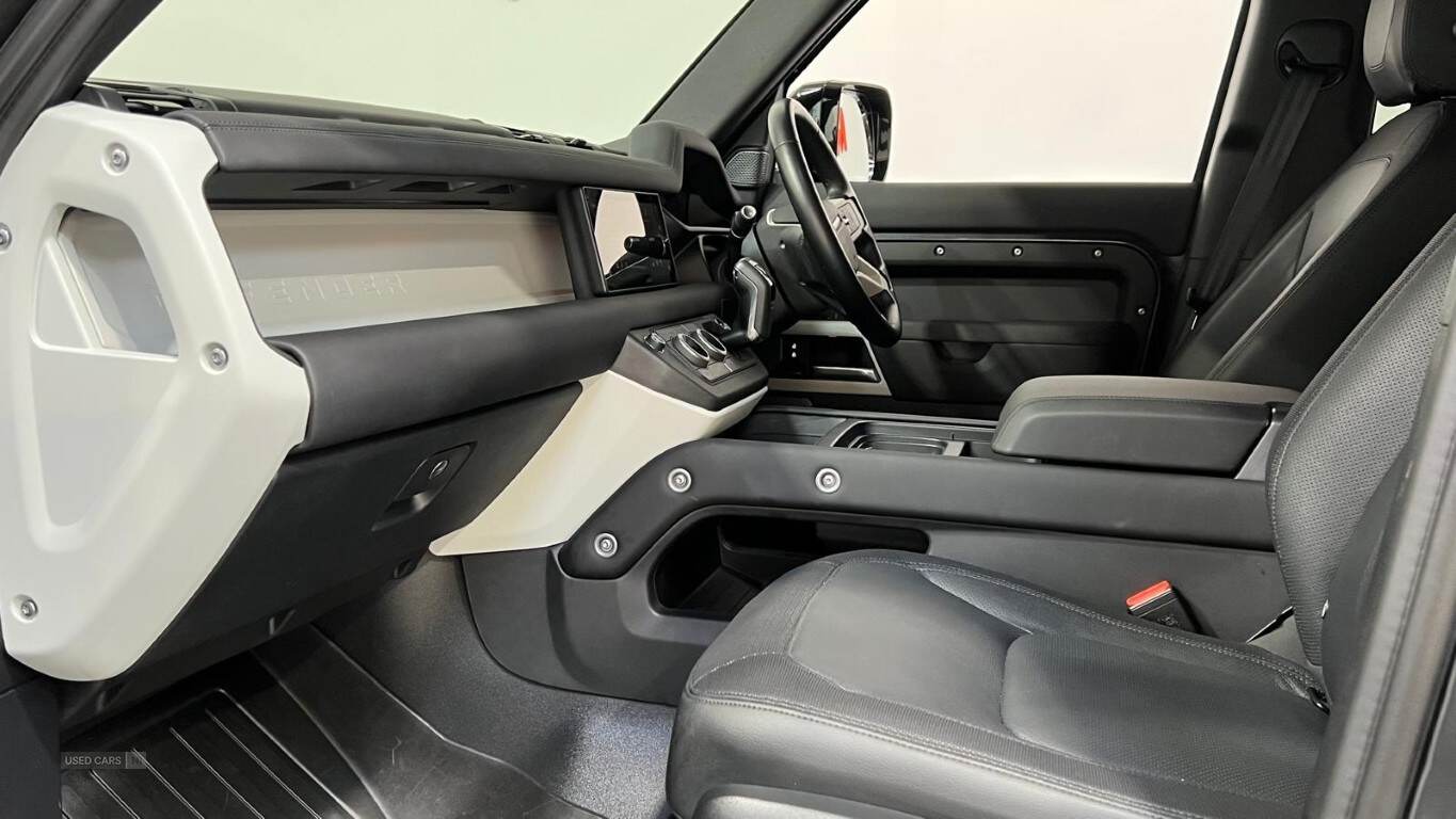 Jul 2024 Land Rover Defender 3.0 D250 X-Dynamic SE 110 5dr Auto