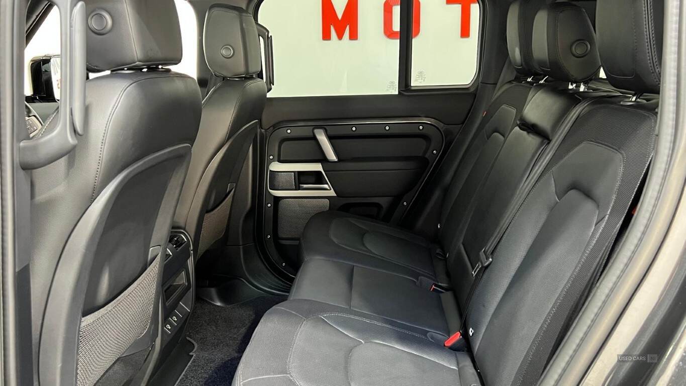 Jul 2024 Land Rover Defender 3.0 D250 X-Dynamic SE 110 5dr Auto