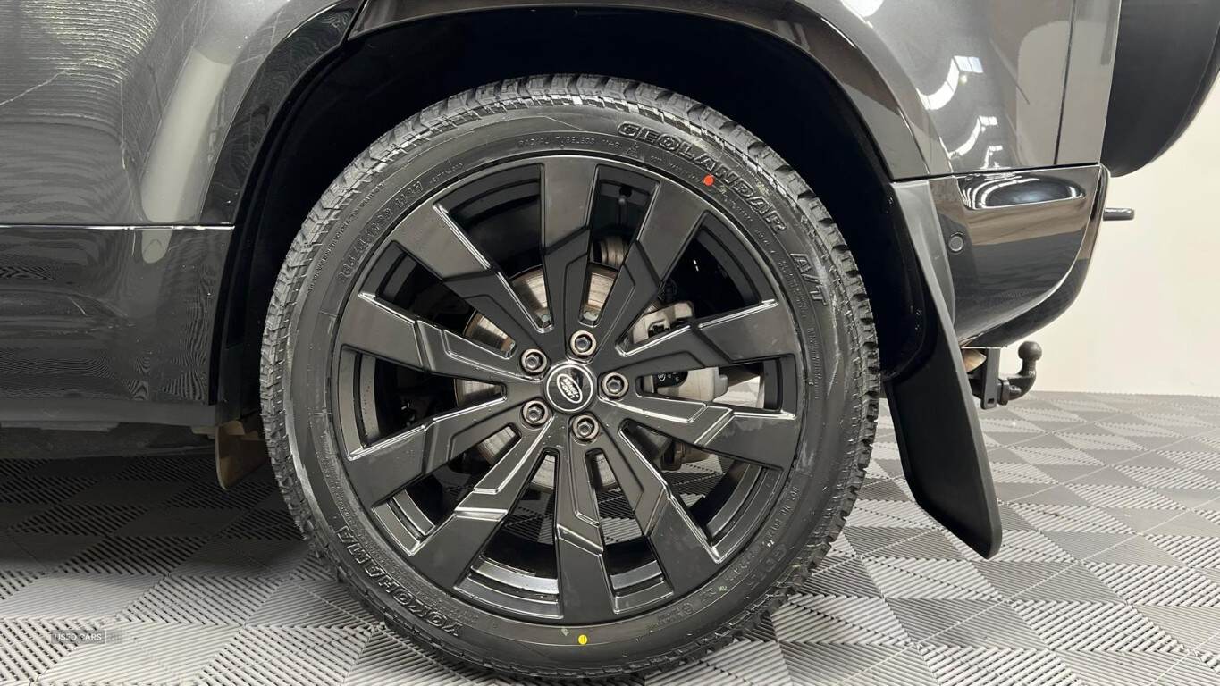 Jul 2024 Land Rover Defender 3.0 D250 X-Dynamic SE 110 5dr Auto