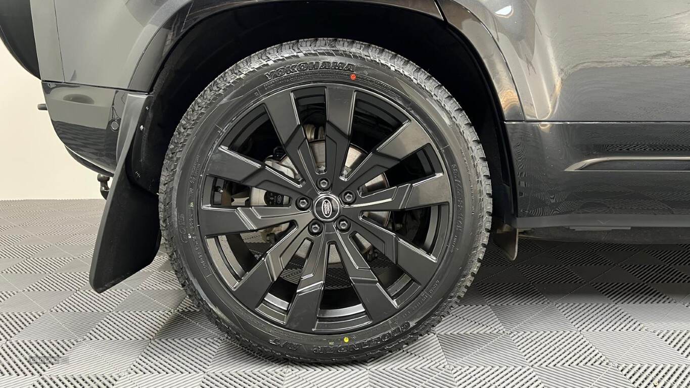 Jul 2024 Land Rover Defender 3.0 D250 X-Dynamic SE 110 5dr Auto
