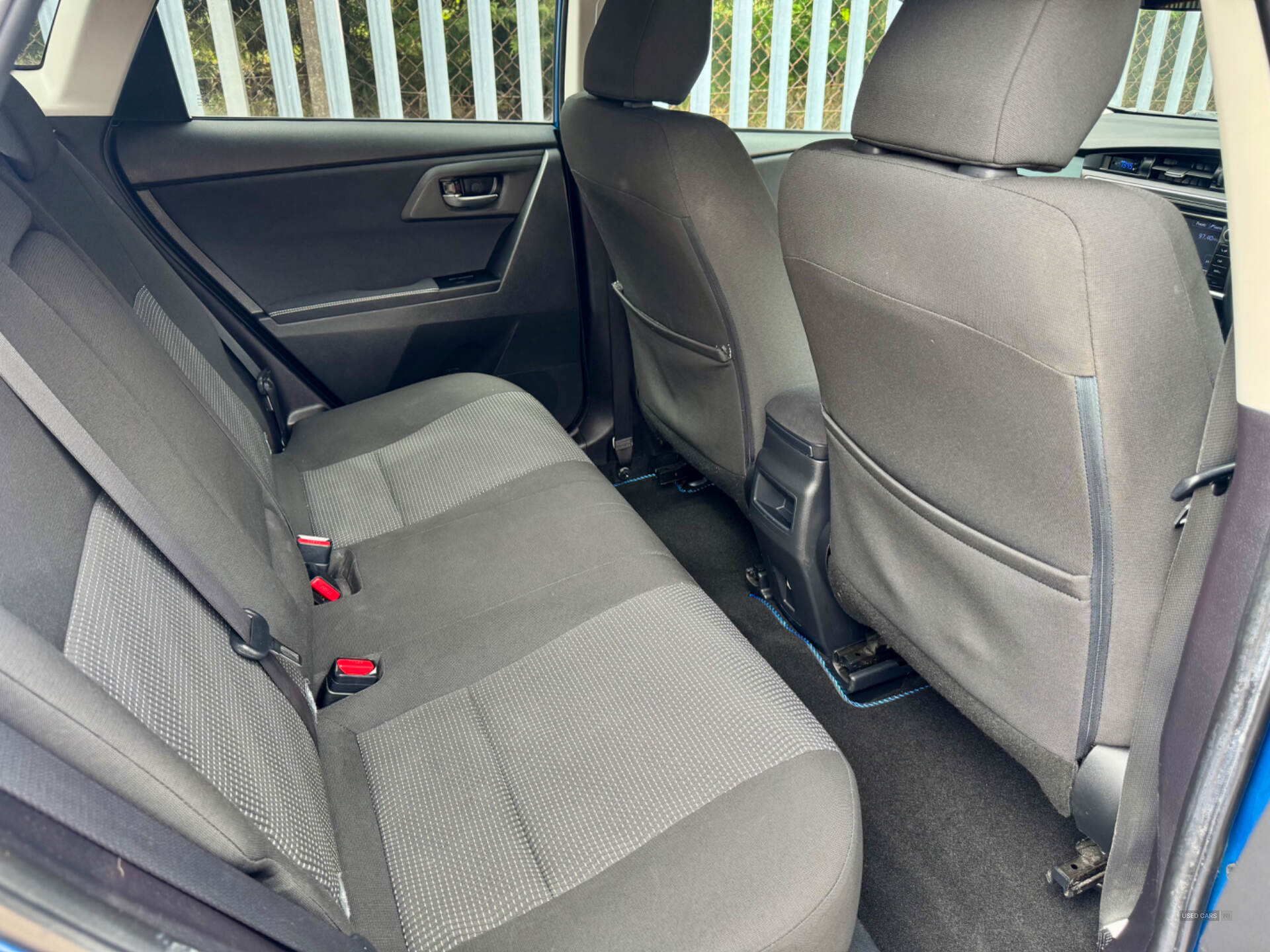 Oct 2013 Toyota Auris 1.8 VVTi Hybrid Icon 5dr CVT Auto