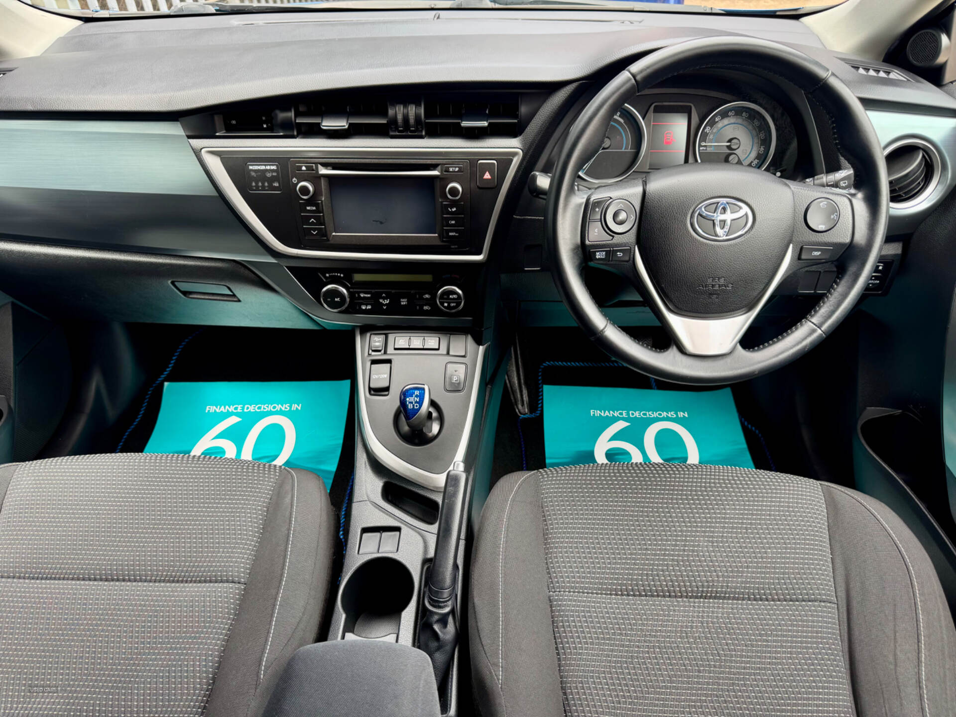 Oct 2013 Toyota Auris 1.8 VVTi Hybrid Icon 5dr CVT Auto