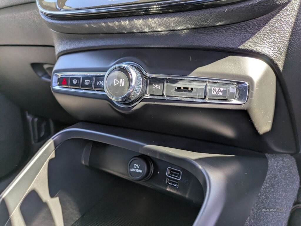Mar 2022 Volvo XC40 1.5 T5 Recharge PHEV R DESIGN Pro 5dr Auto