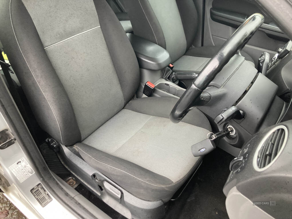 Feb 2010 Ford Focus 1.6 TDCi Zetec 5dr [110] [DPF]