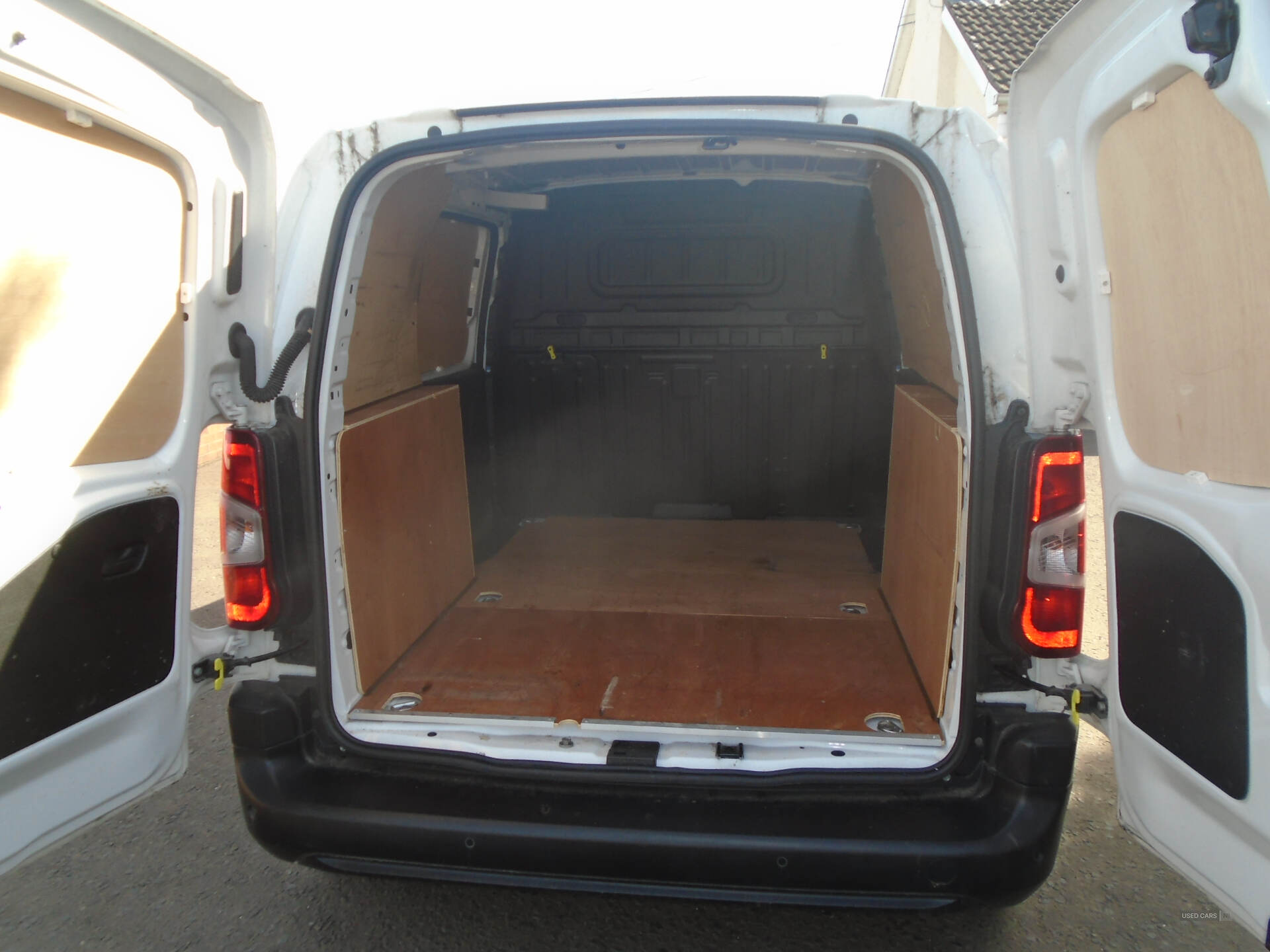 Feb 2022 Peugeot Partner 1000 1.5 BlueHDi 100 Professional Prem Van [6 Spd]
