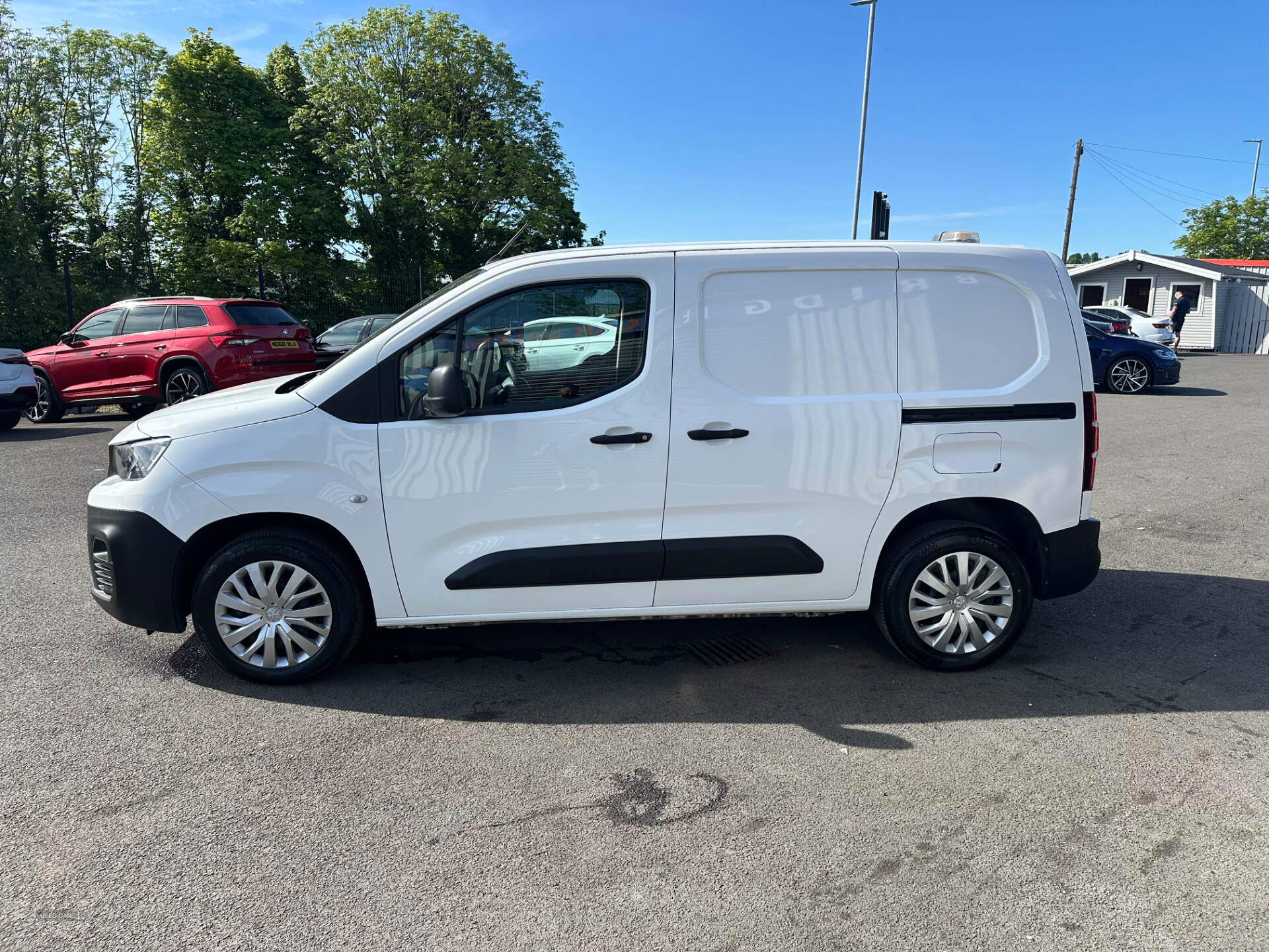 Jan 2021 Peugeot Partner 1000 1.5 BlueHDi 100 Professional Van