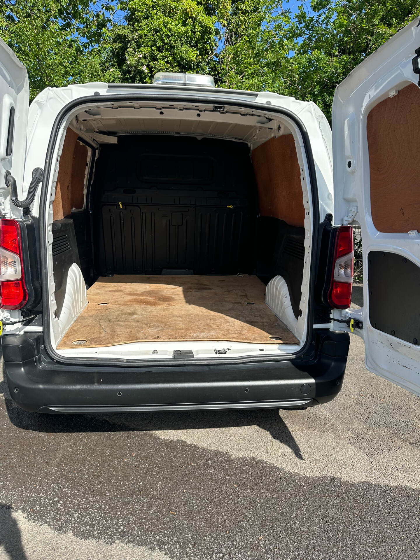 Jan 2021 Peugeot Partner 1000 1.5 BlueHDi 100 Professional Van