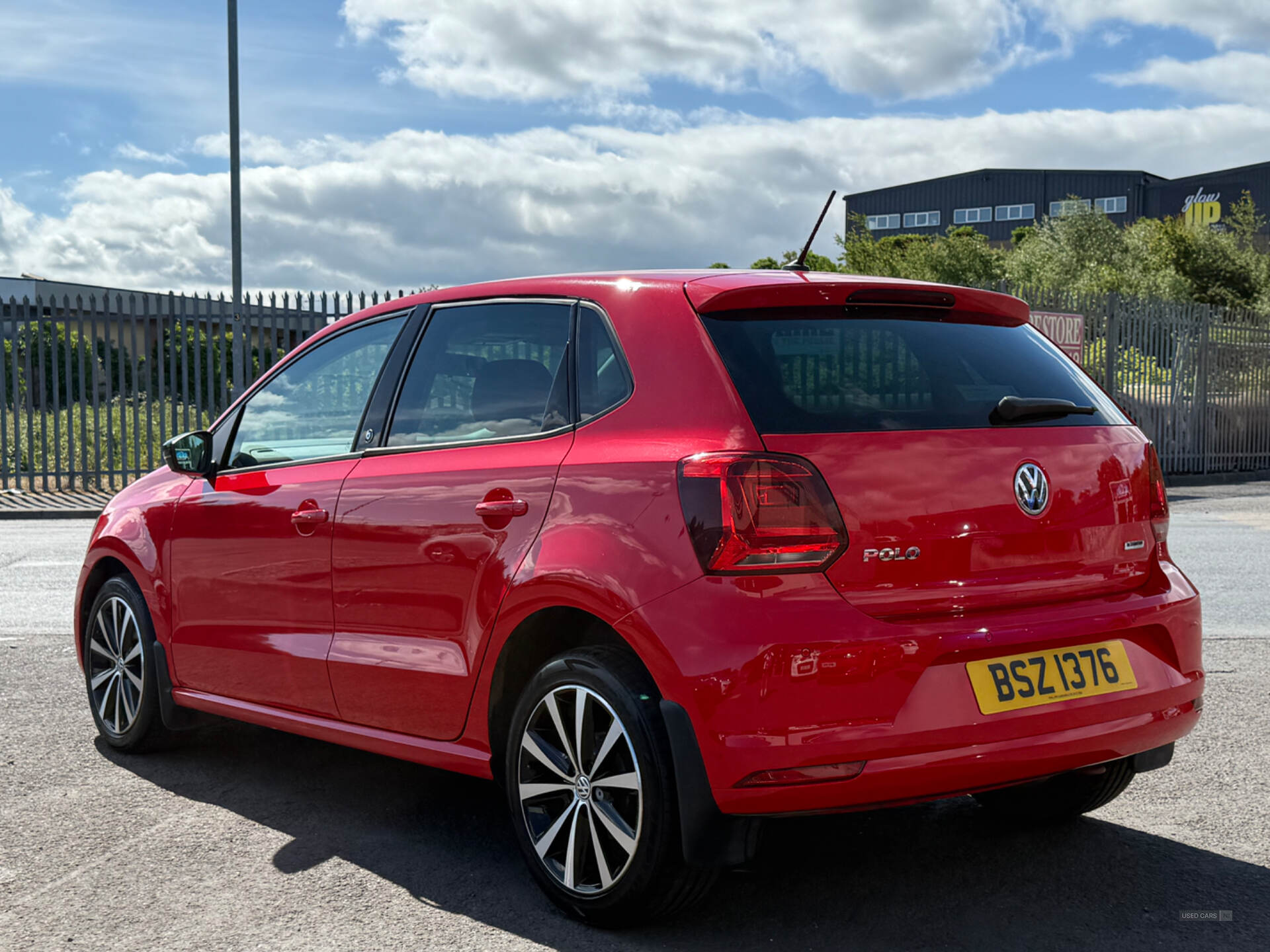 Volkswagen Polo HATCHBACK in Down