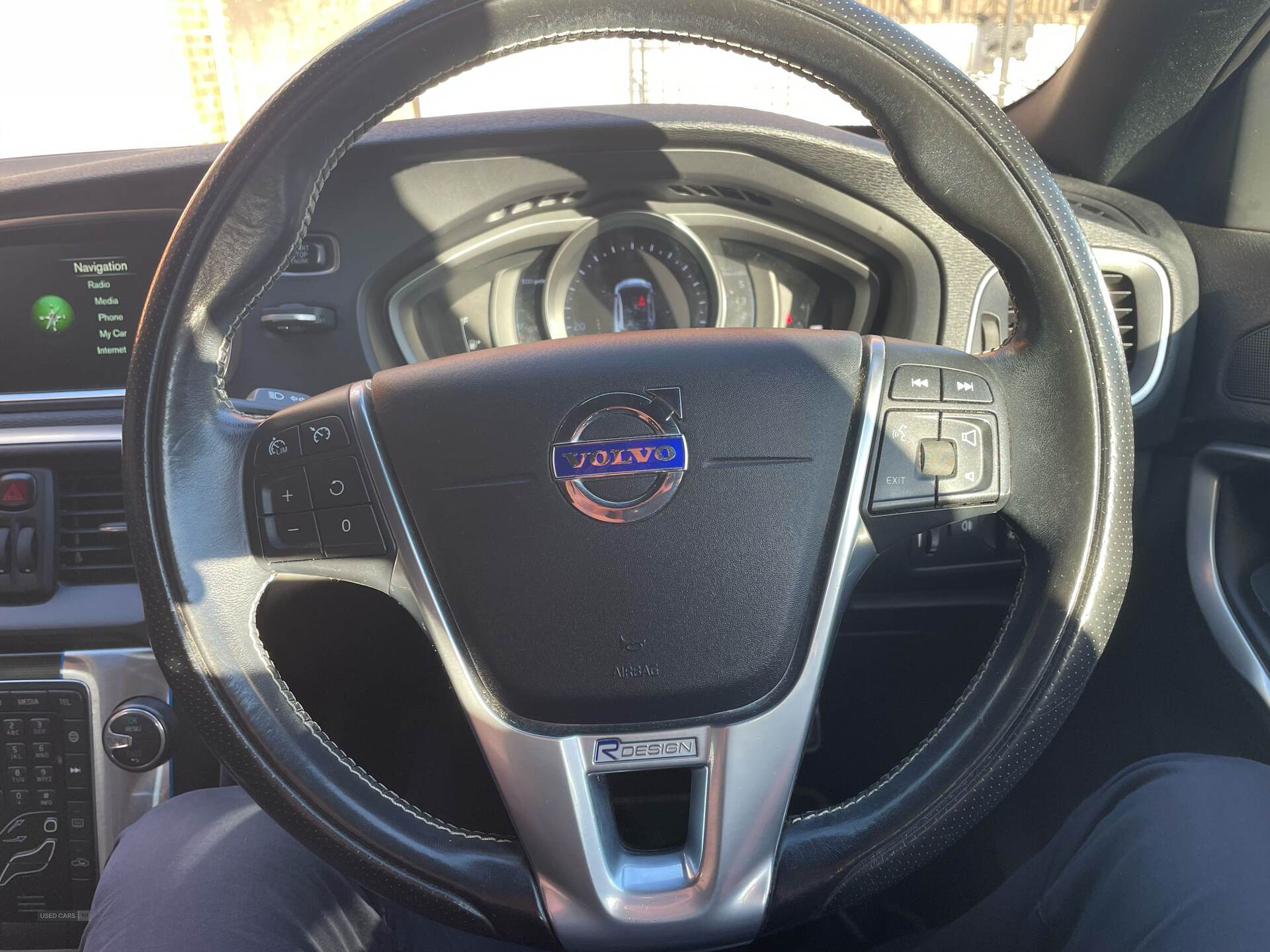 Mar 2016 Volvo V40 D2 [120] R DESIGN Lux Nav 5dr