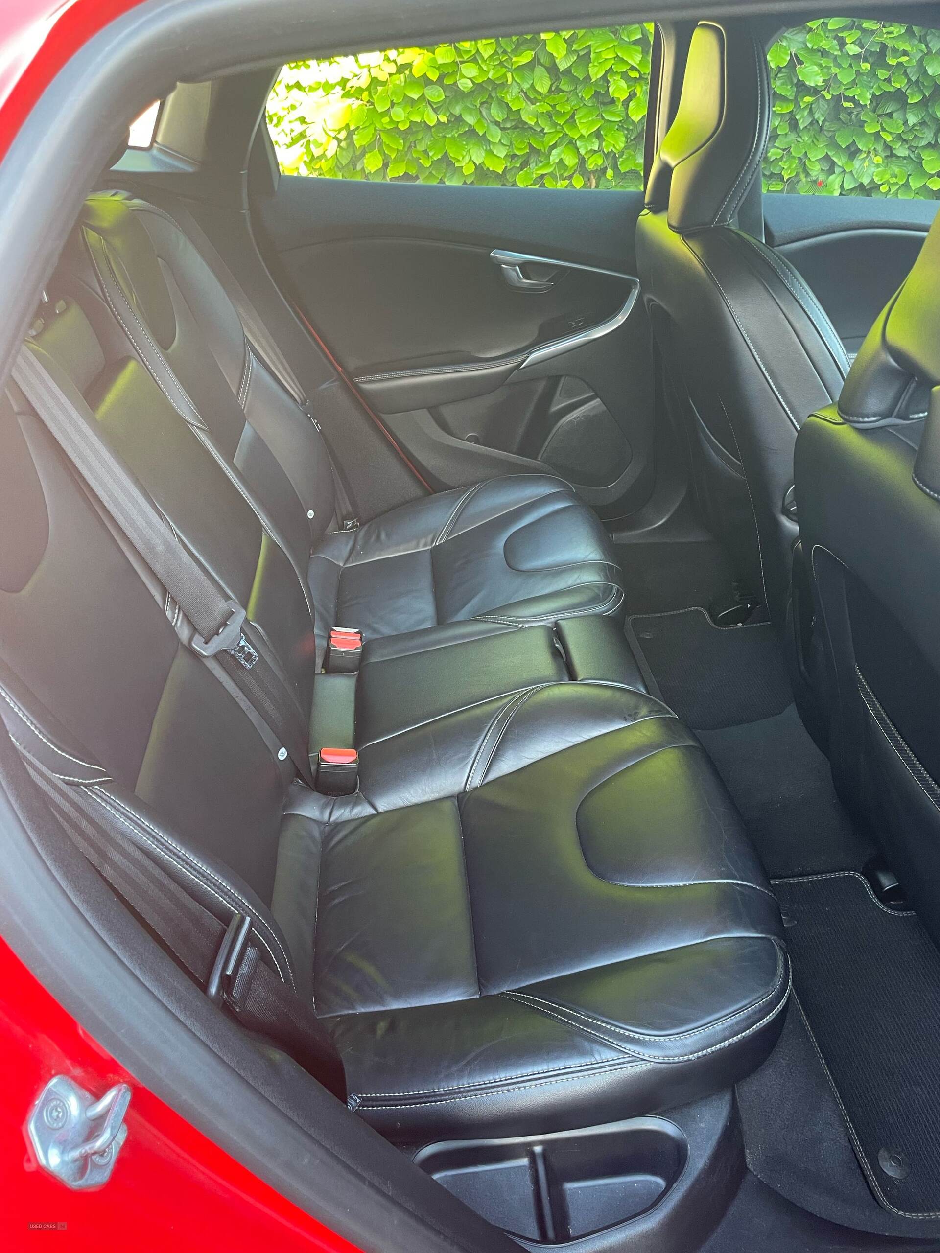 Mar 2016 Volvo V40 D2 [120] R DESIGN Lux Nav 5dr