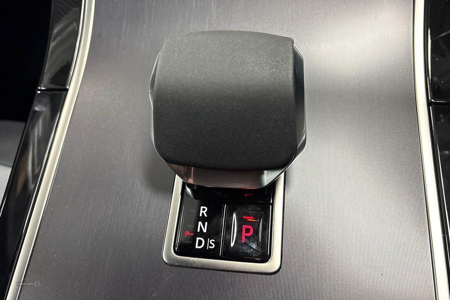 Jan 2025 Land Rover Range Rover Evoque 2.0 D200 Edition 5Dr Auto