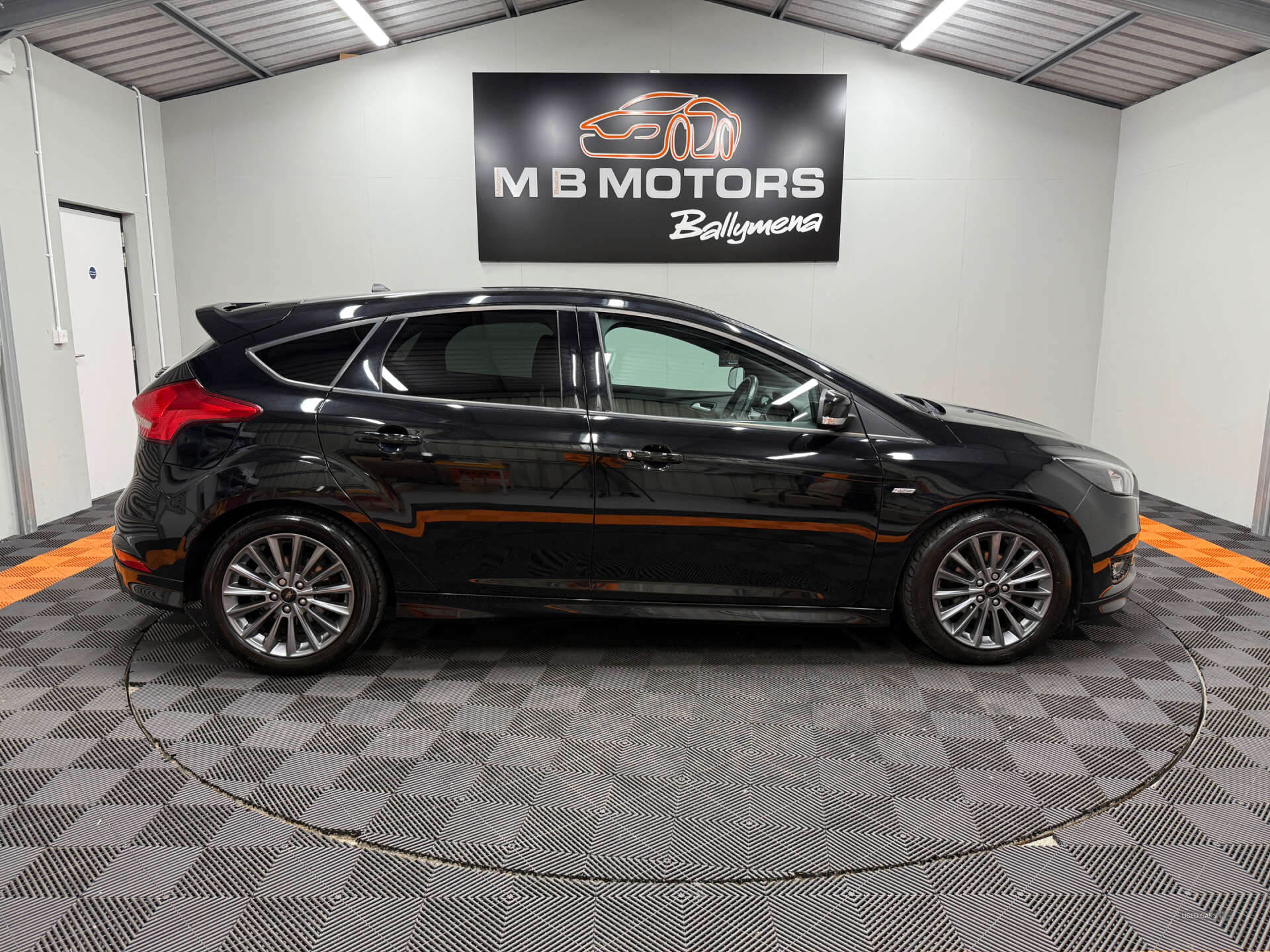 May 2018 Ford Focus 1.0 EcoBoost 140 ST-Line Navigation 5dr