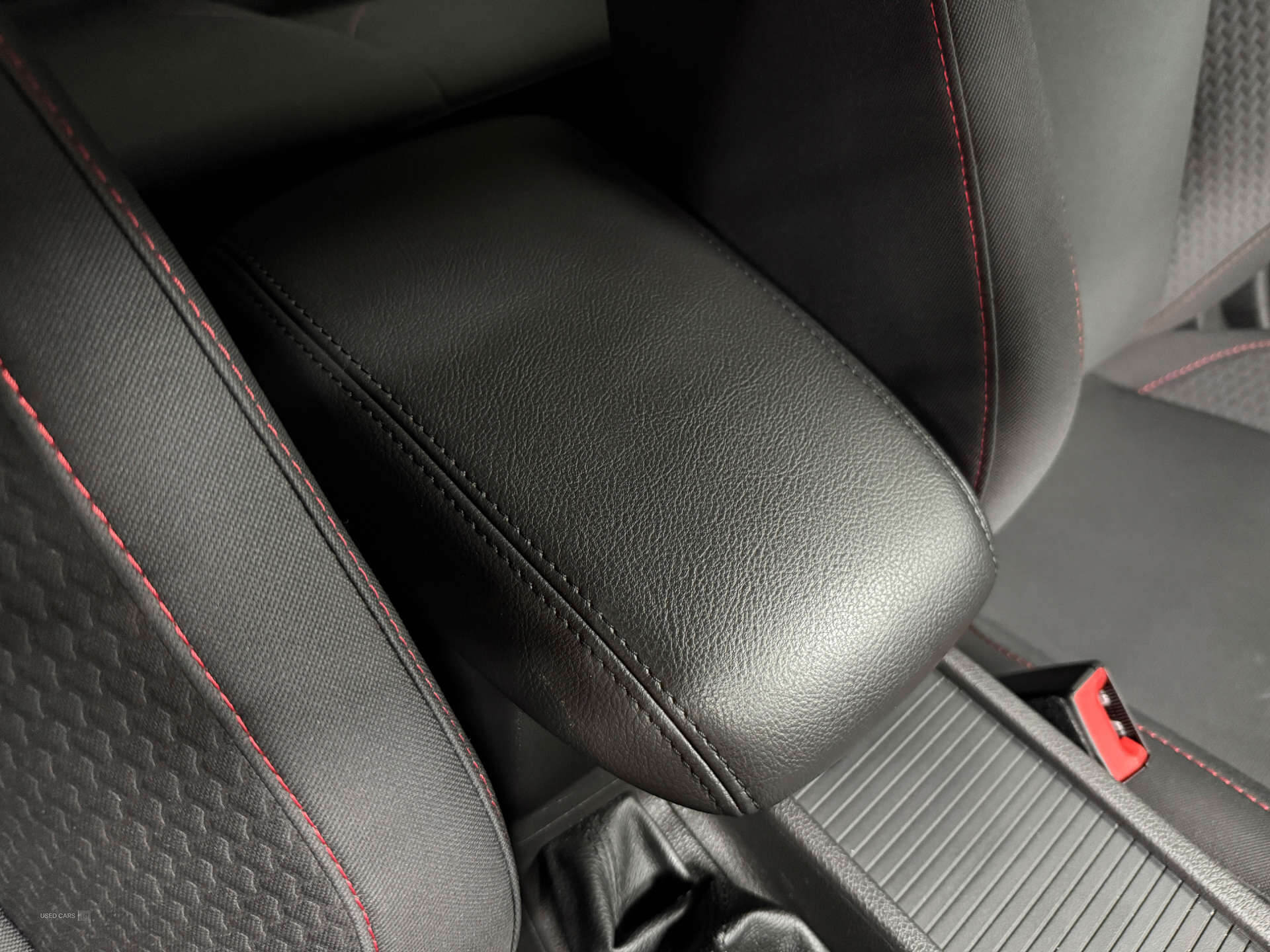 May 2018 Ford Focus 1.0 EcoBoost 140 ST-Line Navigation 5dr