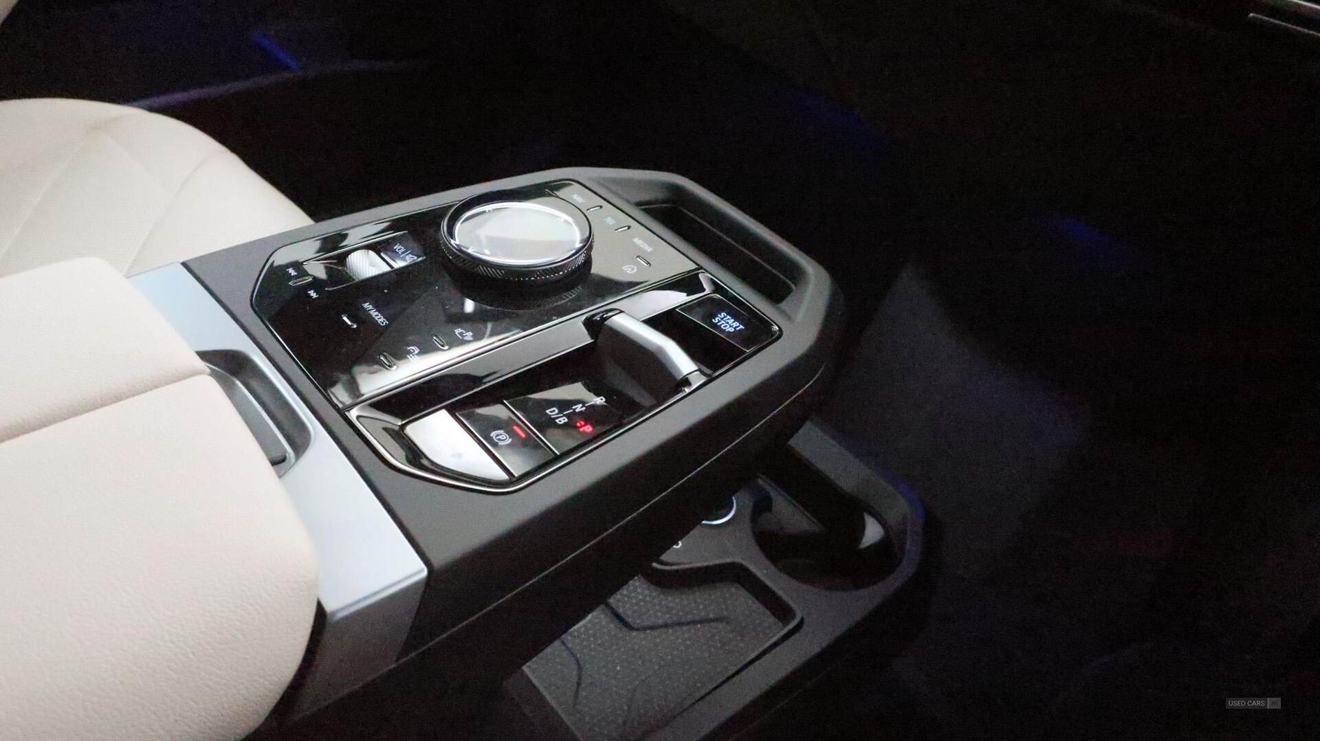 2025 BMW iX xDrive40 M Sport
