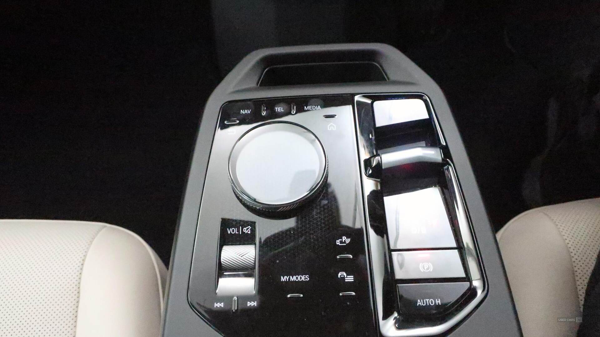 2025 BMW iX xDrive40 M Sport