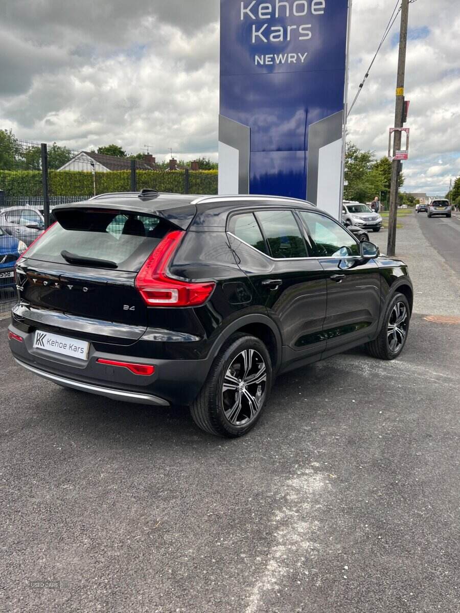Dec 2021 Volvo XC40 2.0 B4P Inscription Pro 5dr Auto [7 speed]