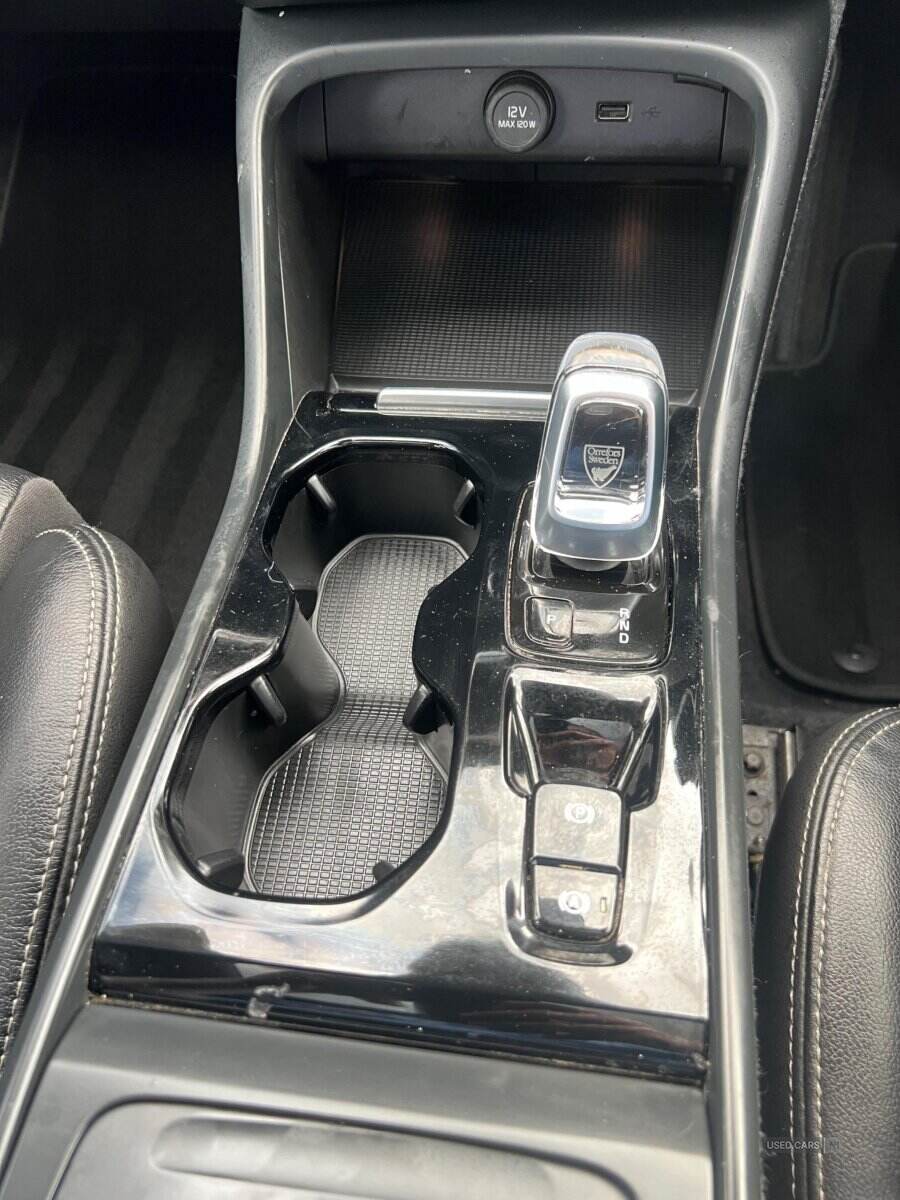 Dec 2021 Volvo XC40 2.0 B4P Inscription Pro 5dr Auto [7 speed]