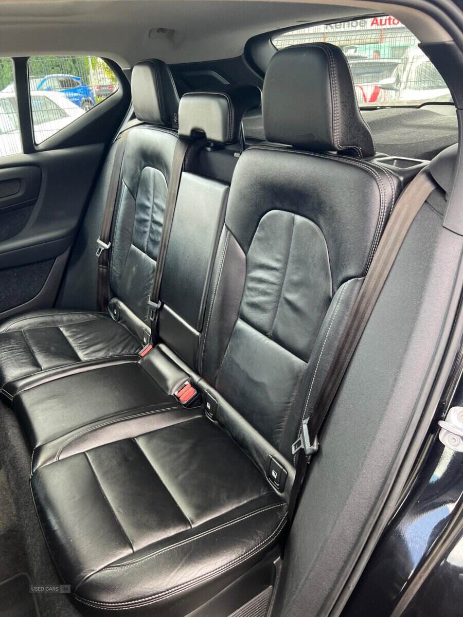 Dec 2021 Volvo XC40 2.0 B4P Inscription Pro 5dr Auto [7 speed]