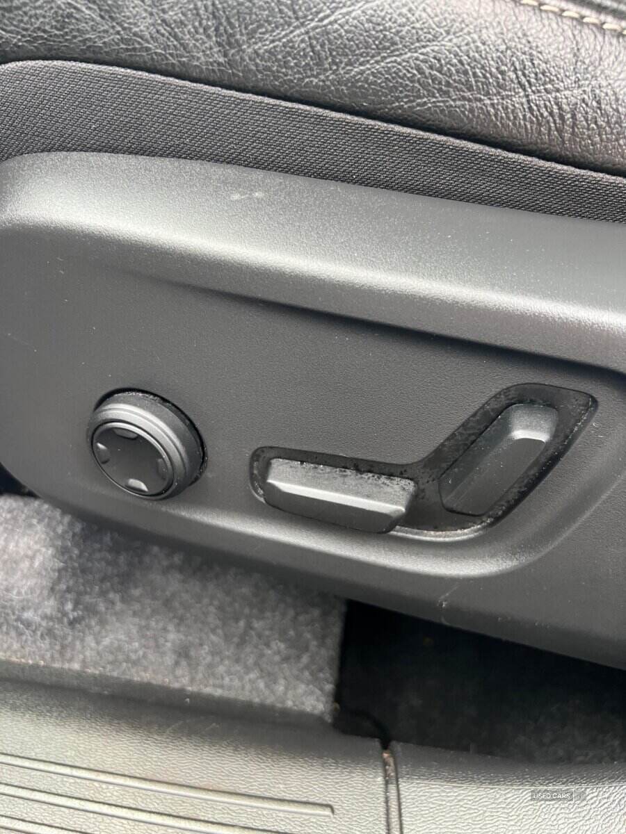 Dec 2021 Volvo XC40 2.0 B4P Inscription Pro 5dr Auto [7 speed]