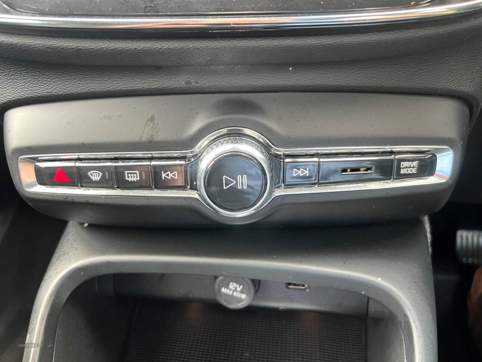 Dec 2021 Volvo XC40 2.0 B4P Inscription Pro 5dr Auto [7 speed]