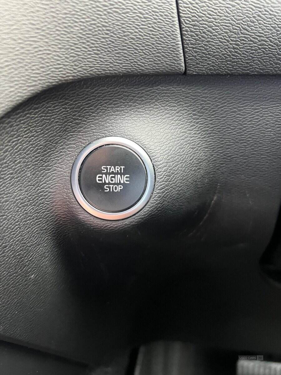 Dec 2021 Volvo XC40 2.0 B4P Inscription Pro 5dr Auto [7 speed]
