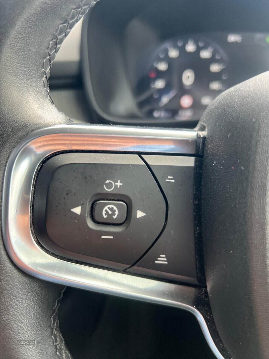 Dec 2021 Volvo XC40 2.0 B4P Inscription Pro 5dr Auto [7 speed]