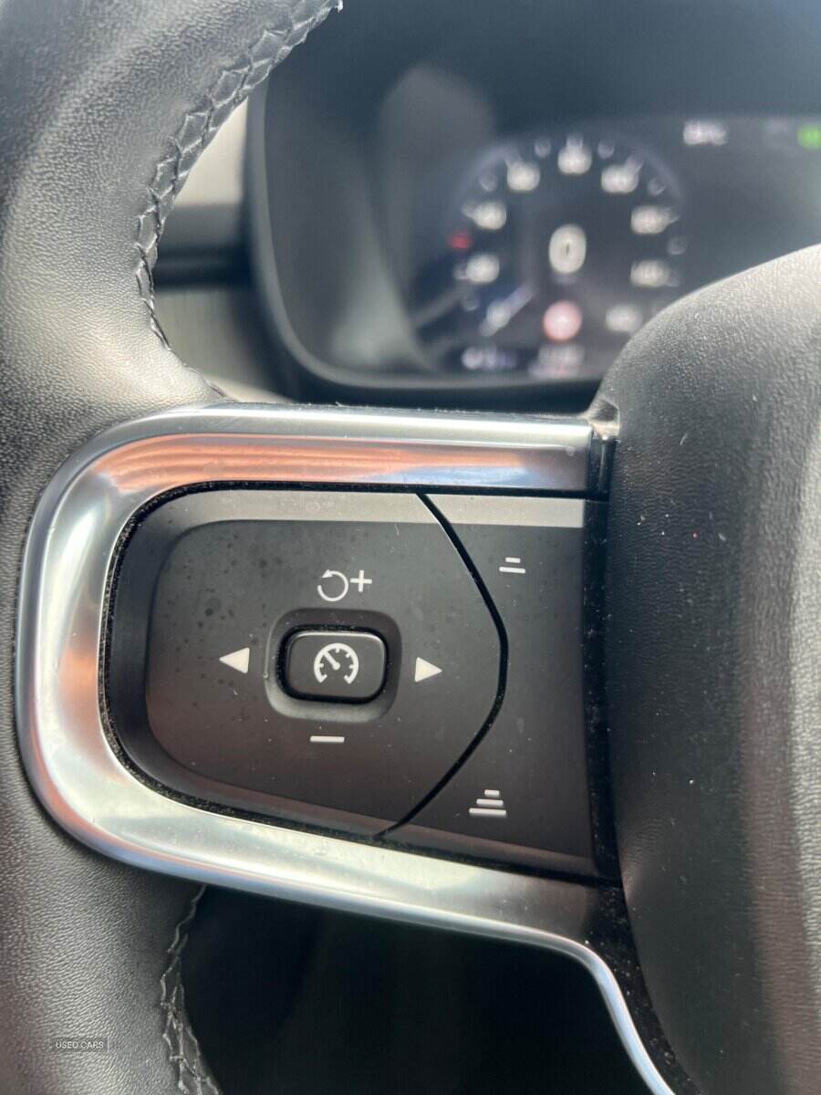 Dec 2021 Volvo XC40 2.0 B4P Inscription Pro 5dr Auto [7 speed]