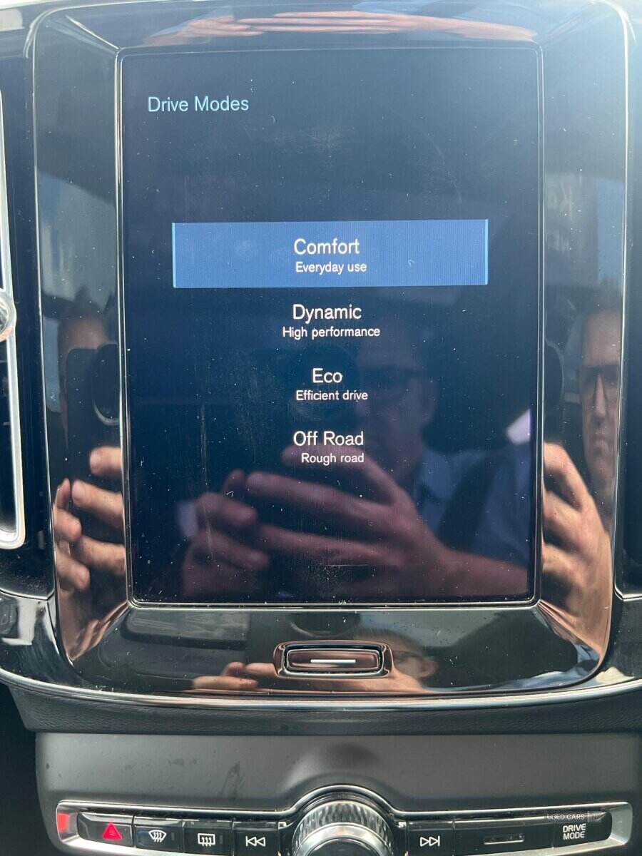 Dec 2021 Volvo XC40 2.0 B4P Inscription Pro 5dr Auto [7 speed]