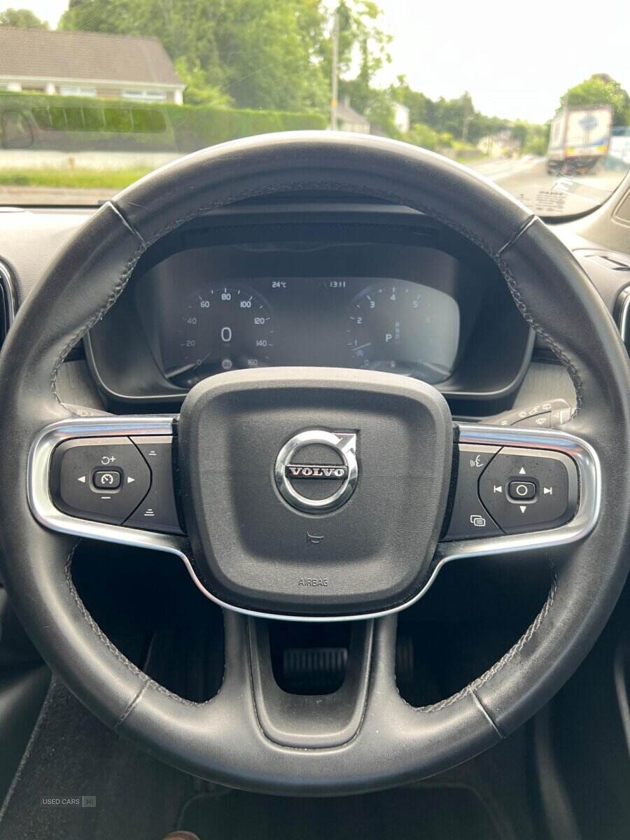 Dec 2021 Volvo XC40 2.0 B4P Inscription Pro 5dr Auto [7 speed]
