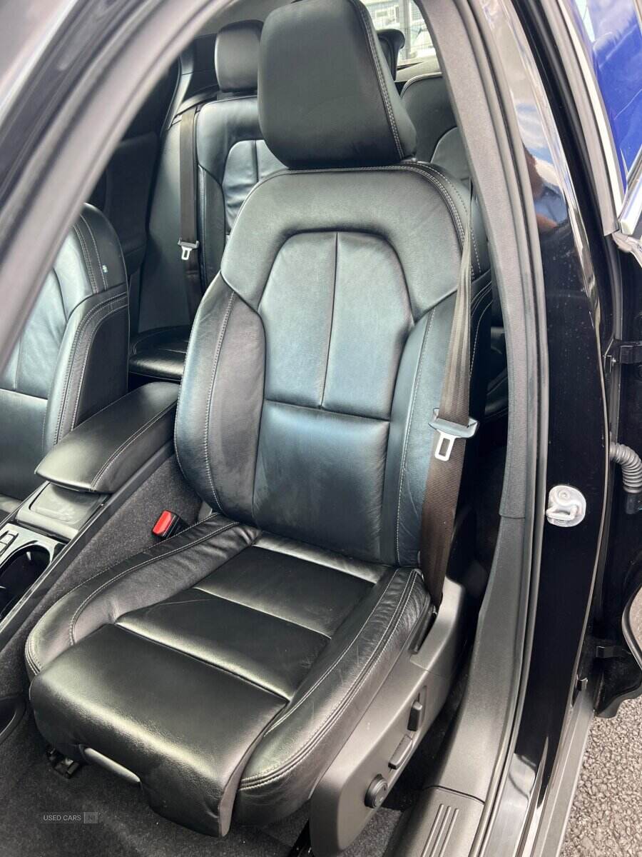 Dec 2021 Volvo XC40 2.0 B4P Inscription Pro 5dr Auto [7 speed]