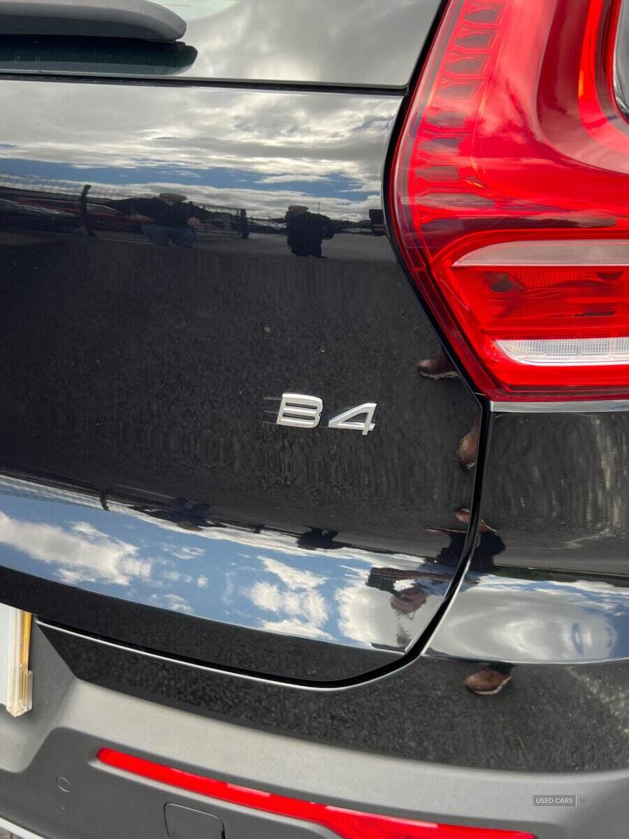 Dec 2021 Volvo XC40 2.0 B4P Inscription Pro 5dr Auto [7 speed]