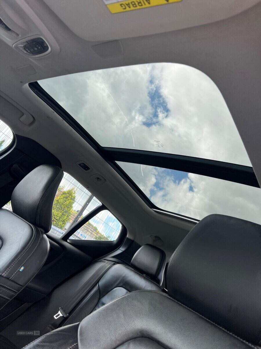 Dec 2021 Volvo XC40 2.0 B4P Inscription Pro 5dr Auto [7 speed]