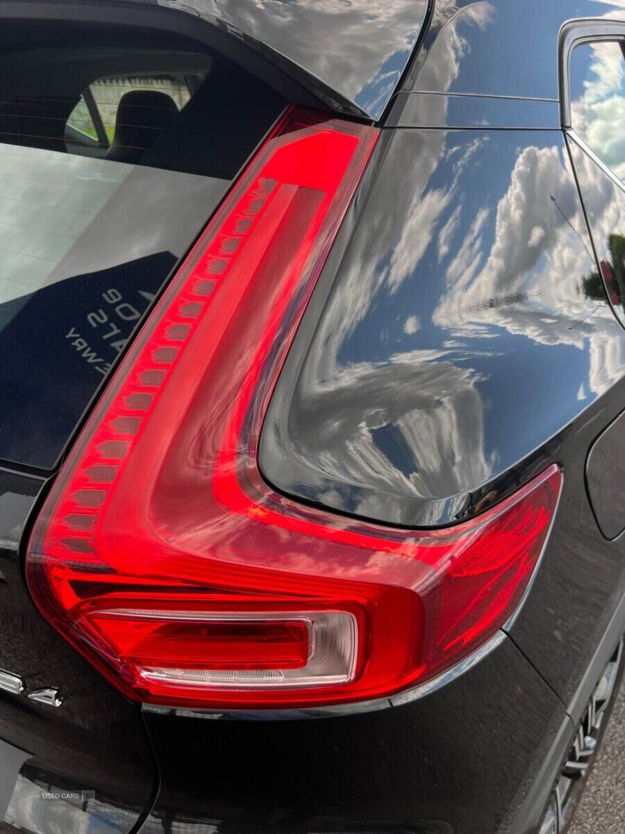Dec 2021 Volvo XC40 2.0 B4P Inscription Pro 5dr Auto [7 speed]