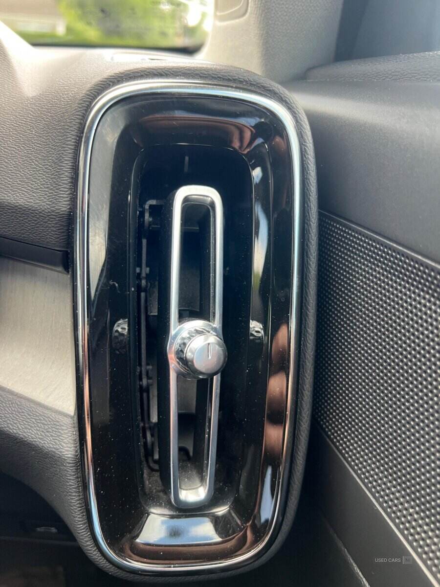 Dec 2021 Volvo XC40 2.0 B4P Inscription Pro 5dr Auto [7 speed]