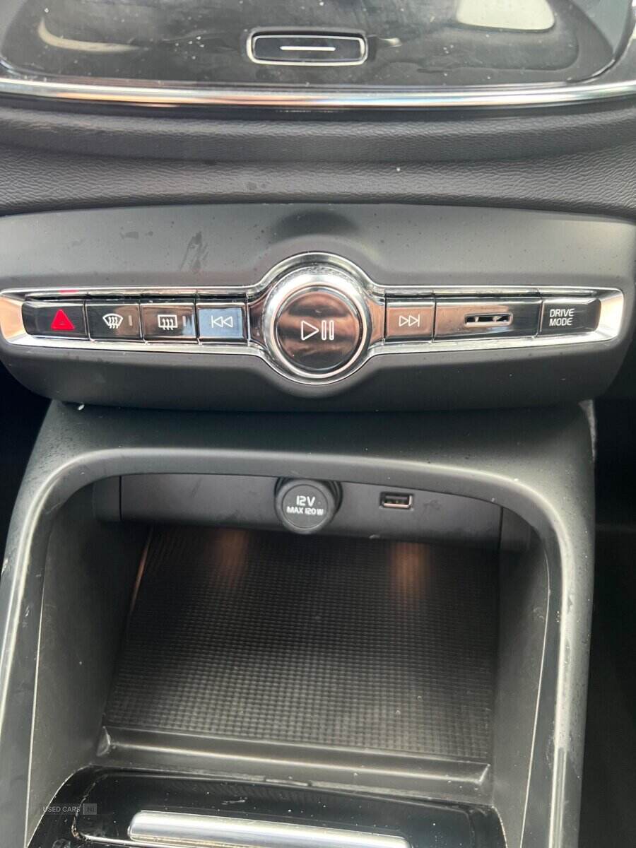 Dec 2021 Volvo XC40 2.0 B4P Inscription Pro 5dr Auto [7 speed]
