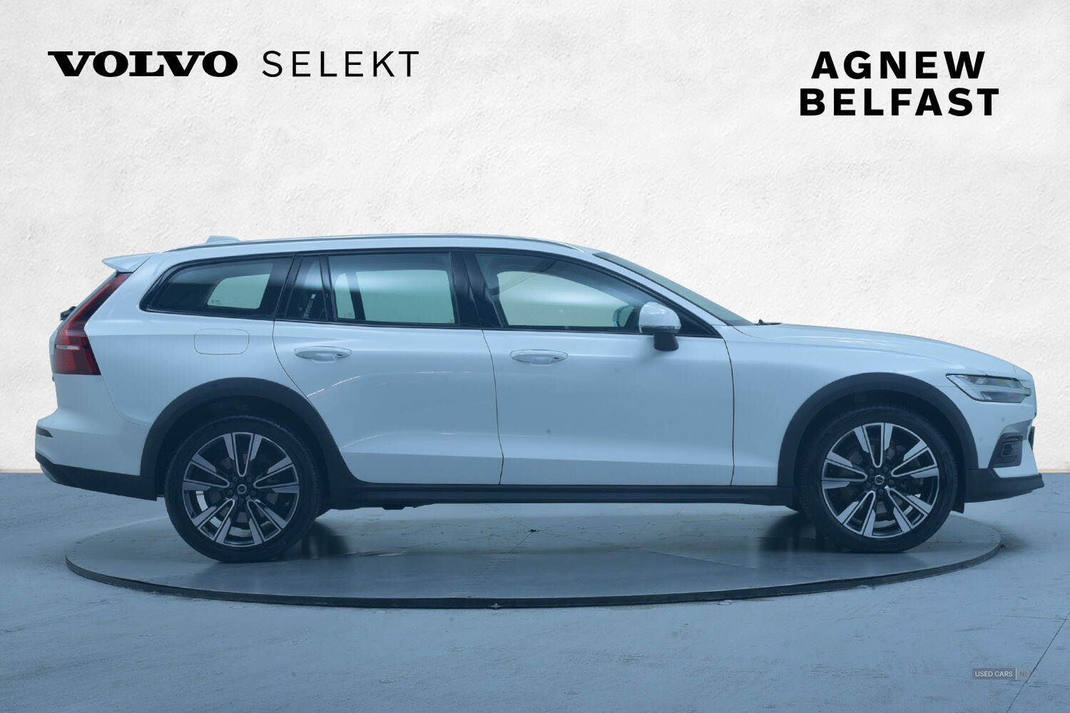 Apr 2023 Volvo V60 2.0 B5P Cross Country Plus 5dr AWD Auto