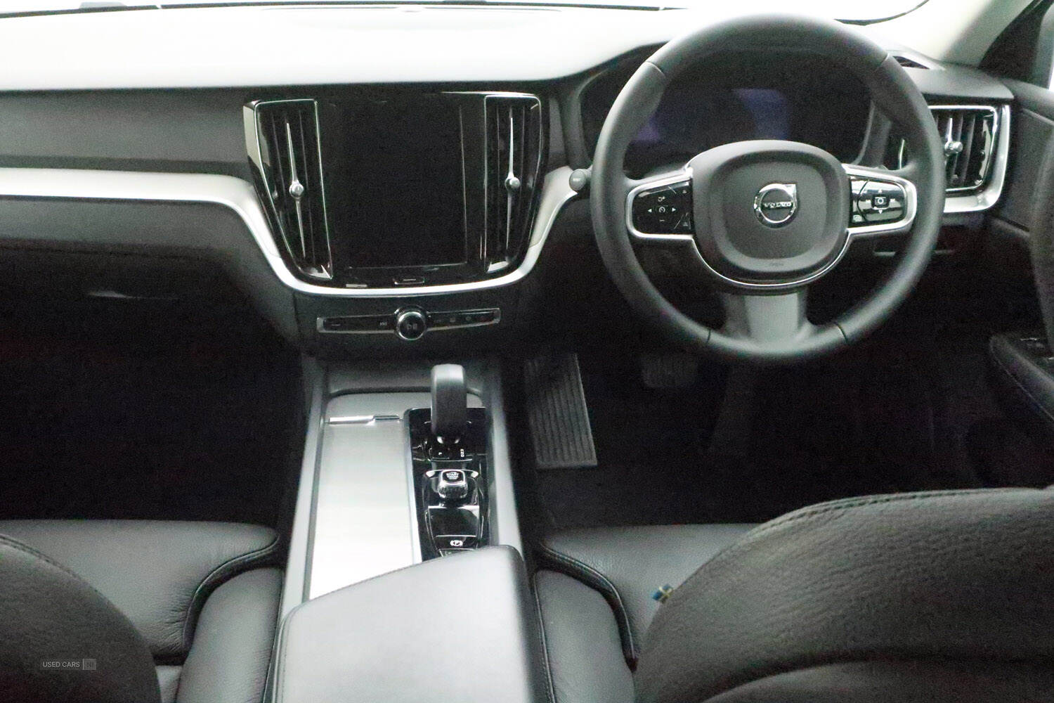 Apr 2023 Volvo V60 2.0 B5P Cross Country Plus 5dr AWD Auto