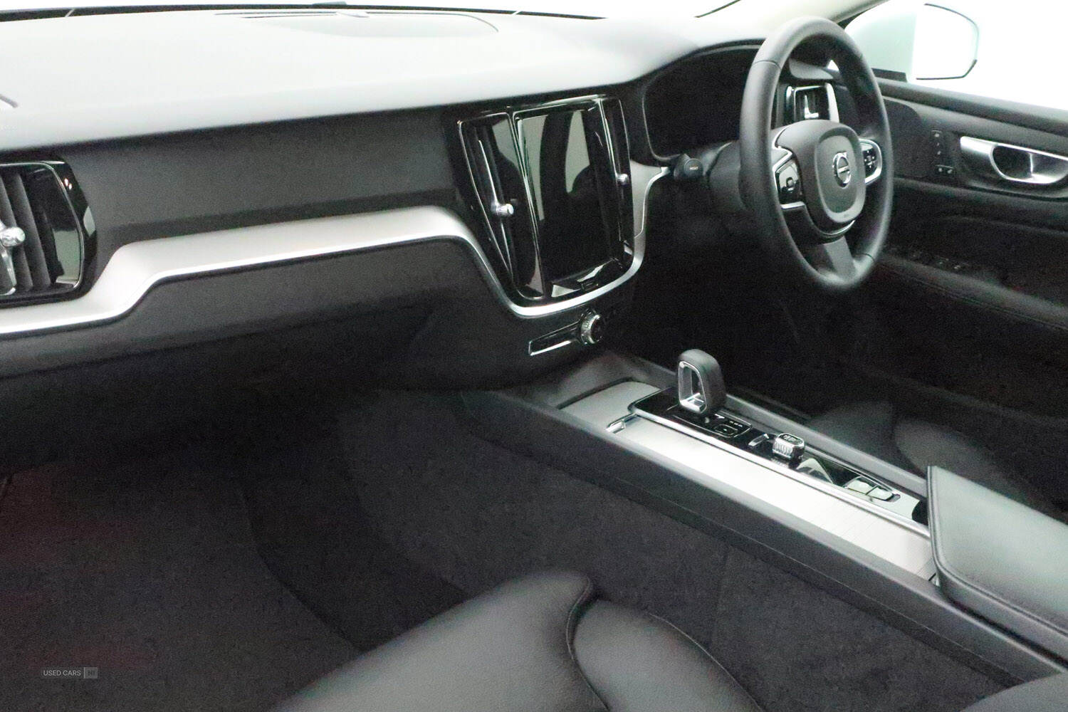 Apr 2023 Volvo V60 2.0 B5P Cross Country Plus 5dr AWD Auto