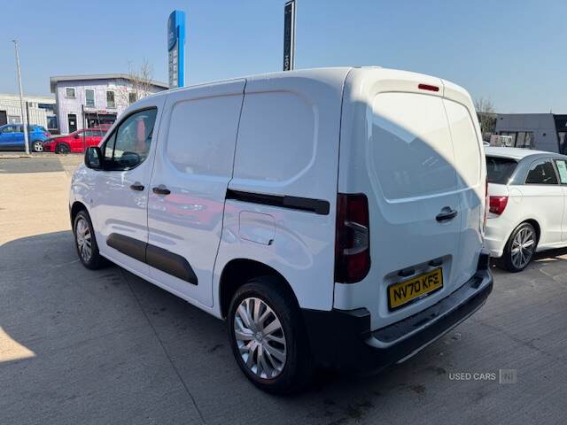 Dec 2020 Peugeot Partner 1000 1.5 BlueHDi 100 Professional Van