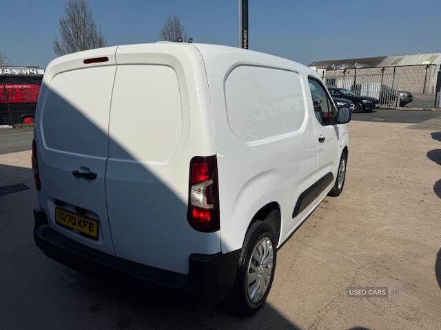 Dec 2020 Peugeot Partner 1000 1.5 BlueHDi 100 Professional Van