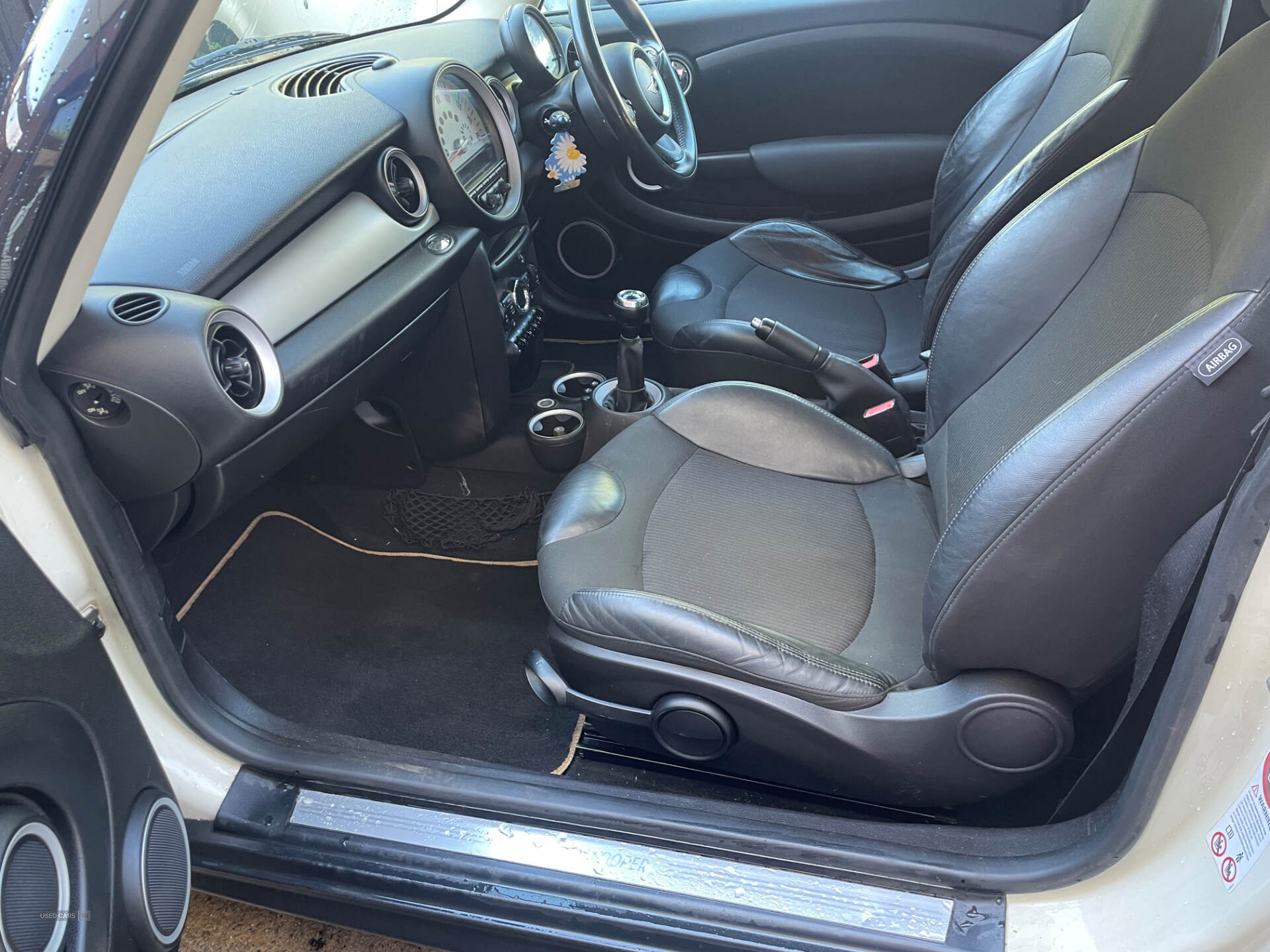 Mar 2011 MINI Hatch 1.6 Cooper D 3dr
