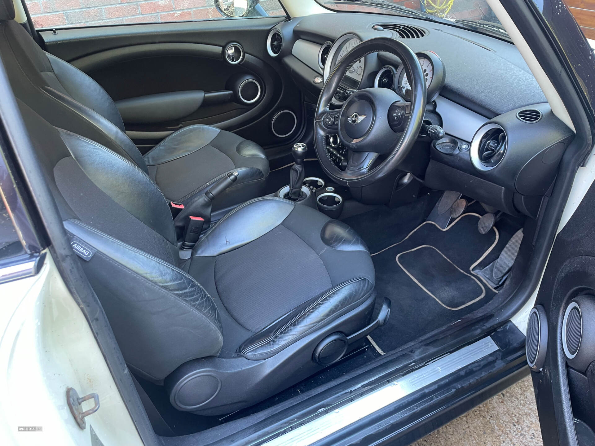 Mar 2011 MINI Hatch 1.6 Cooper D 3dr