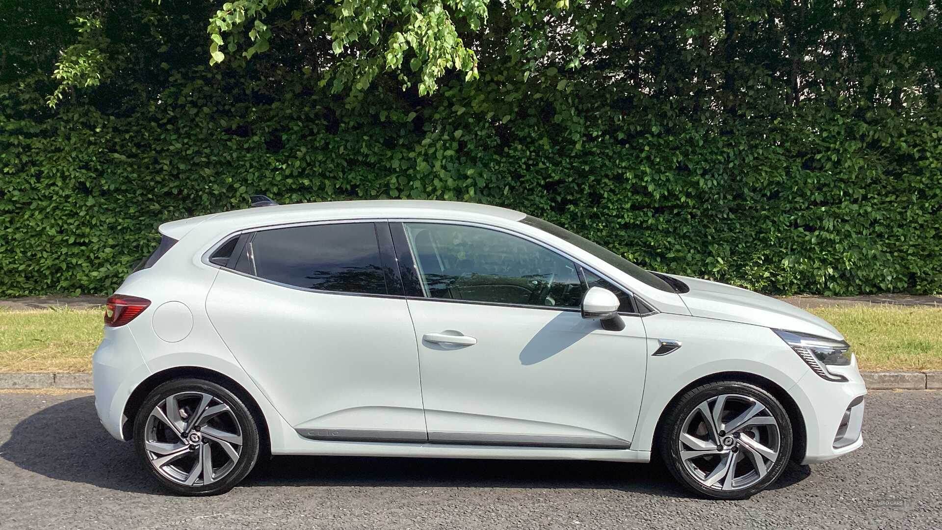 Feb 2022 Renault Clio 1.6 E-TECH Hybrid 140 RS Line 5dr Auto