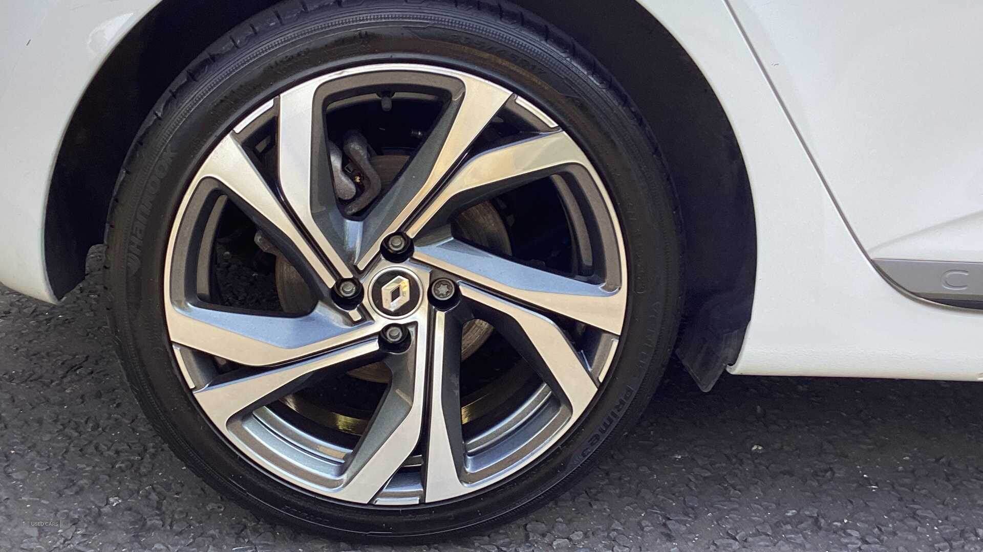 Feb 2022 Renault Clio 1.6 E-TECH Hybrid 140 RS Line 5dr Auto