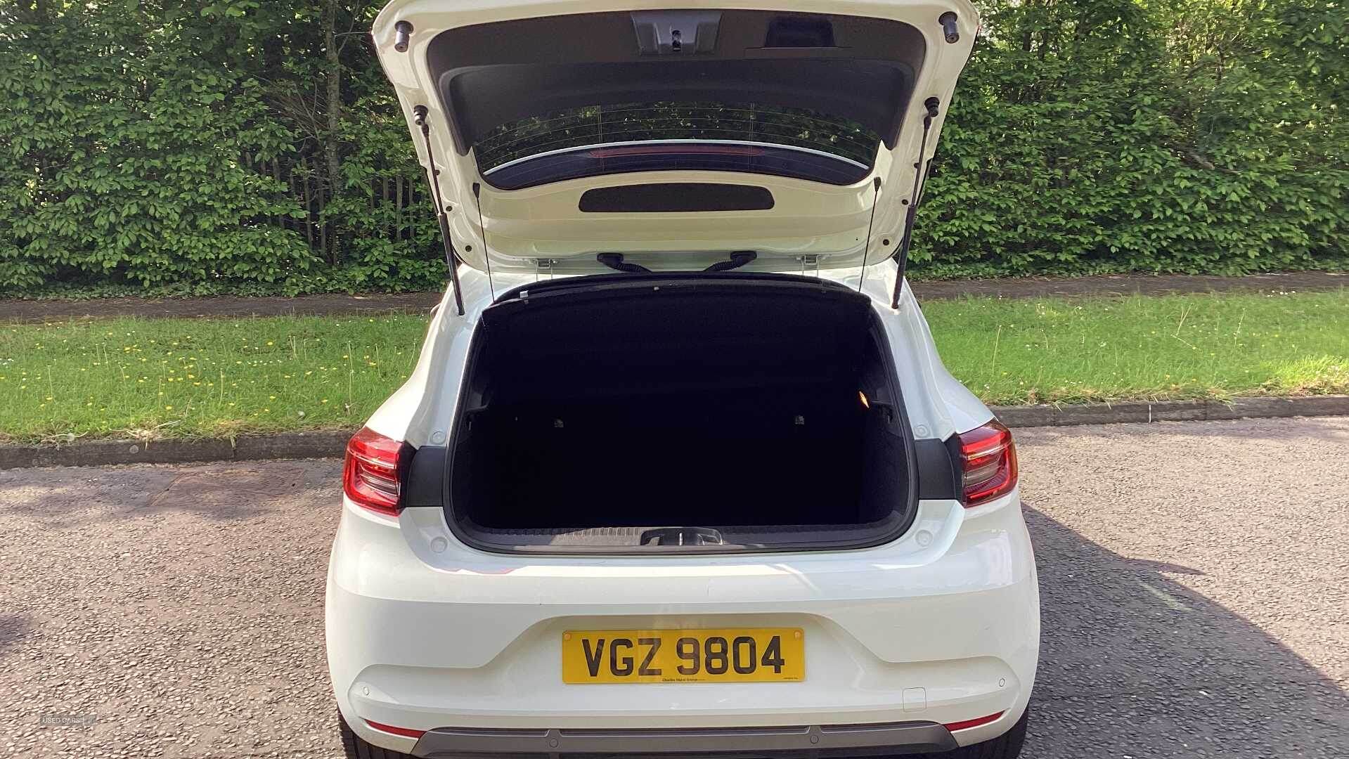 Feb 2022 Renault Clio 1.6 E-TECH Hybrid 140 RS Line 5dr Auto