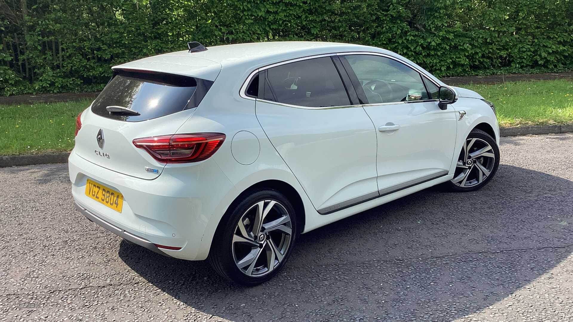 Feb 2022 Renault Clio 1.6 E-TECH Hybrid 140 RS Line 5dr Auto