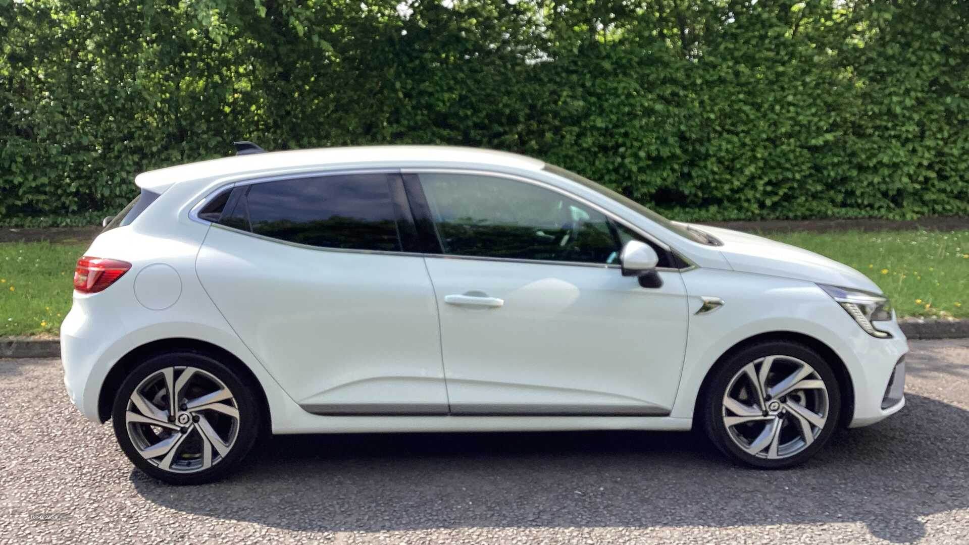 Feb 2022 Renault Clio 1.6 E-TECH Hybrid 140 RS Line 5dr Auto