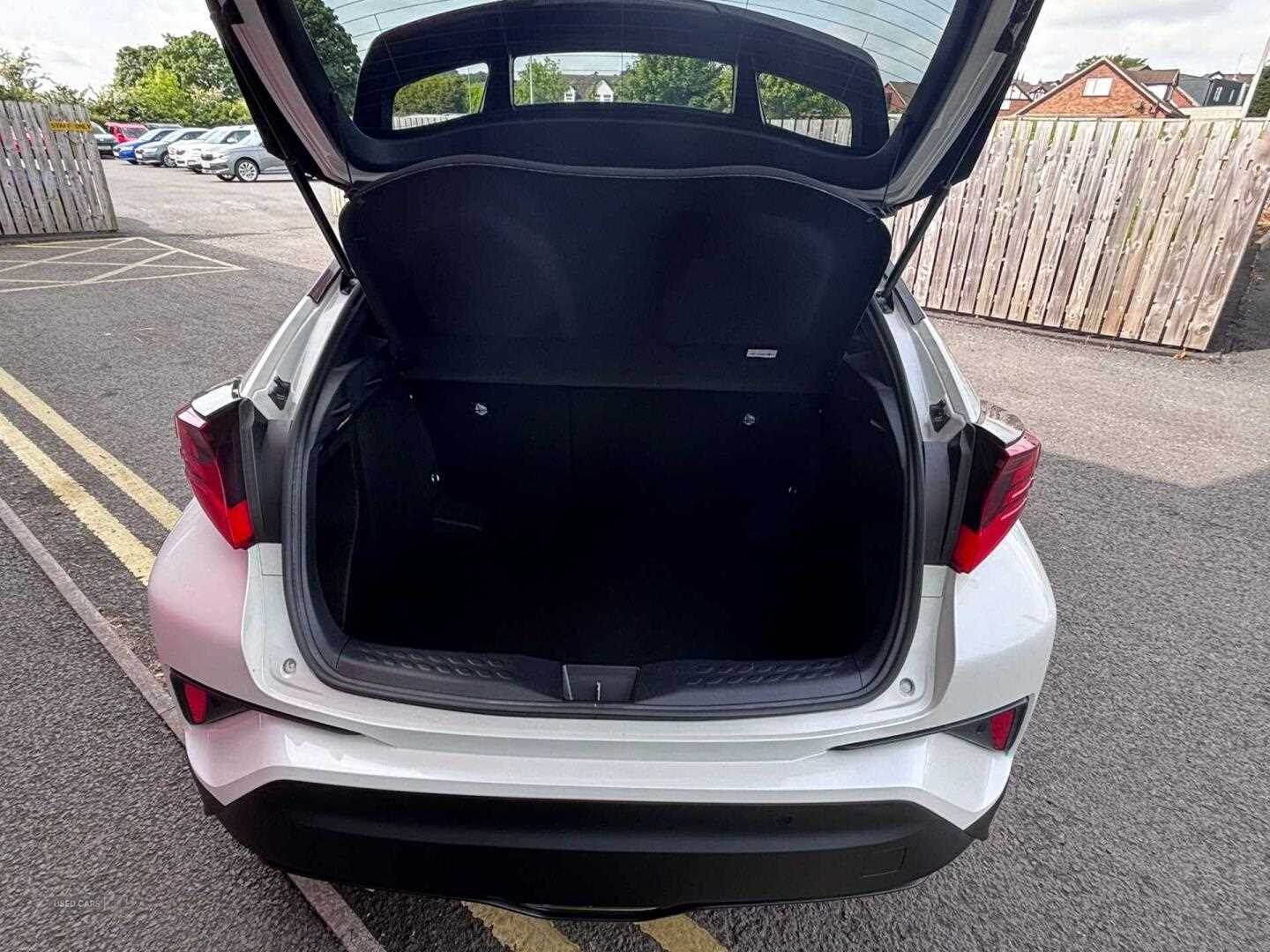 Aug 2020 Toyota C-HR 1.8 Hybrid Dynamic 5dr CVT