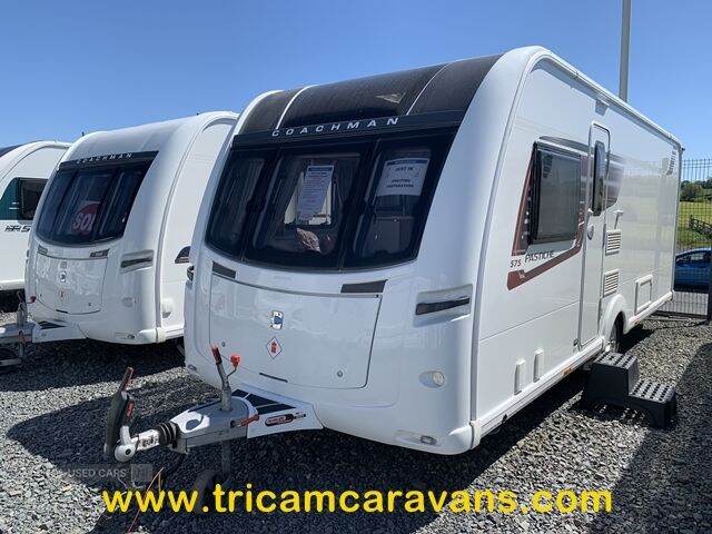 2019 Coachman Pastiche 575/4, Transverse Island Bed
